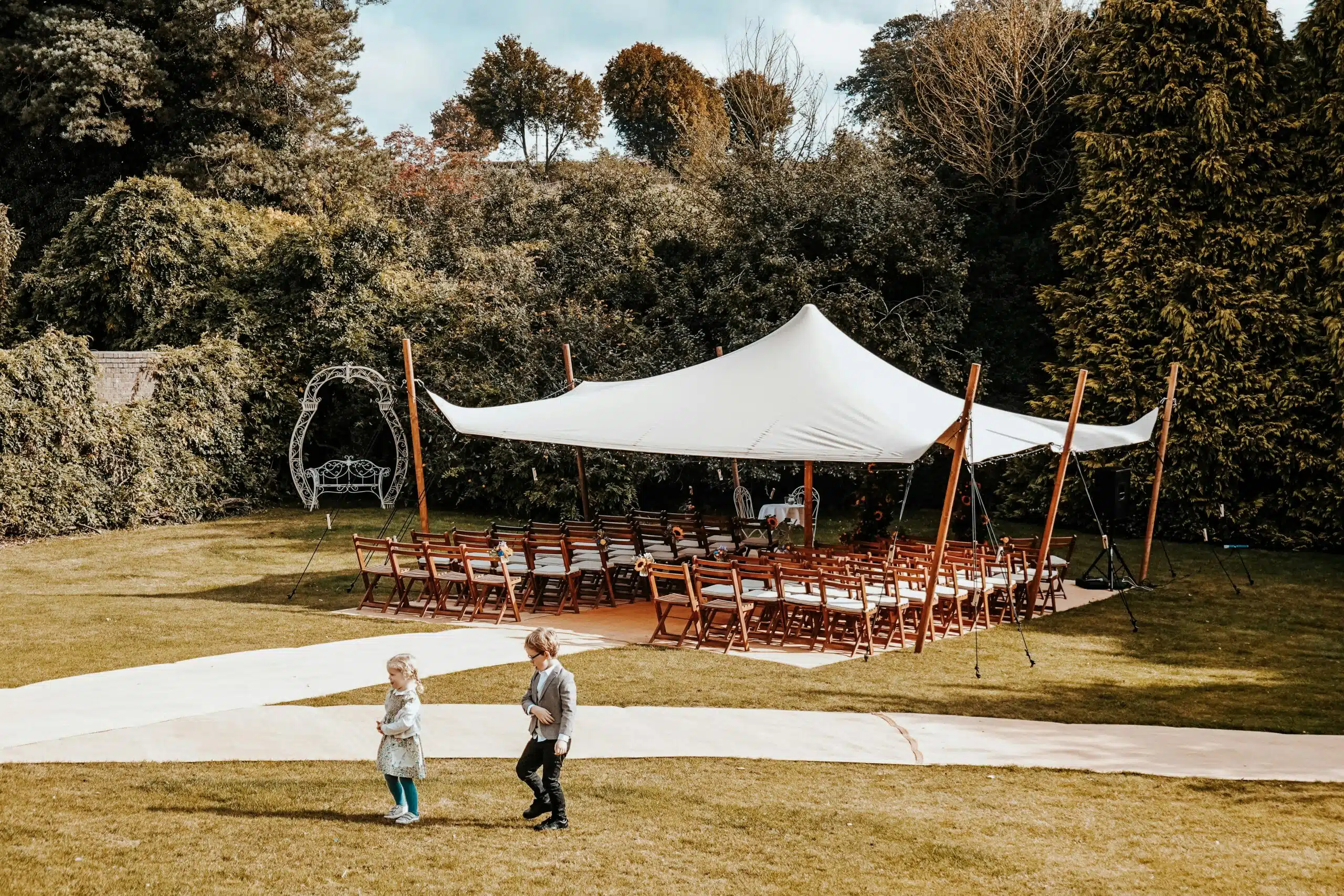 Choosing Between Commercial Tent Rentals and DIY Solutions